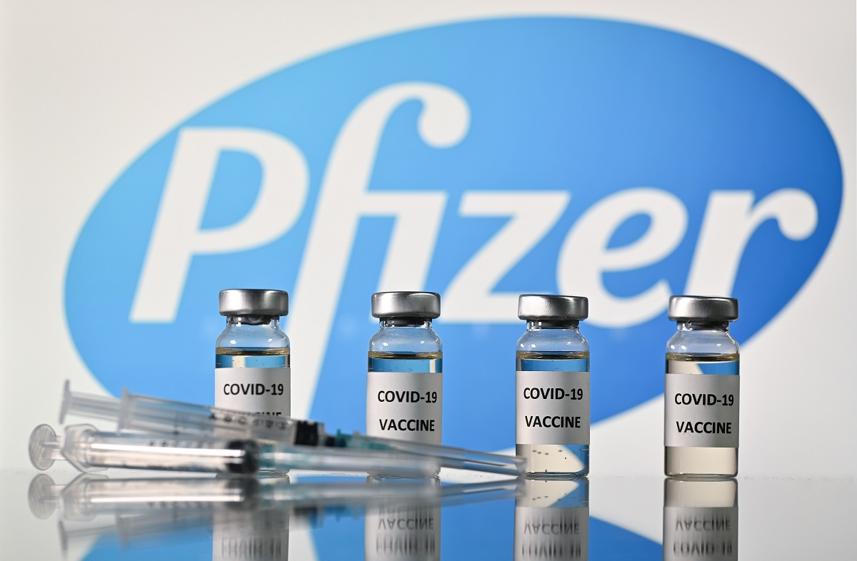 นักเรียนรับวัคซีน PFIZER