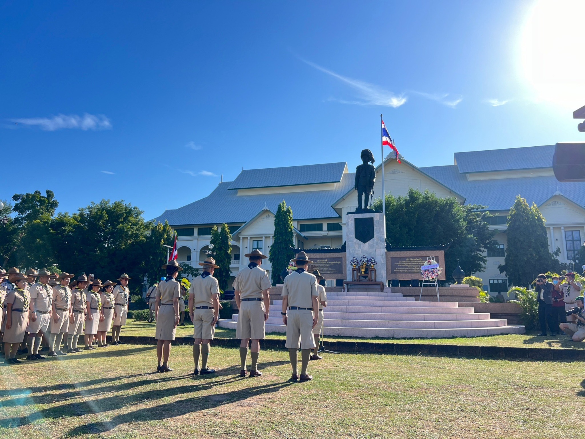 เข้าร่วมพิธีวางพวงมาลาและถวายราชสดุดี วันสมเด็จพระมหาธีรราชเจ้า ประจำปี 2566