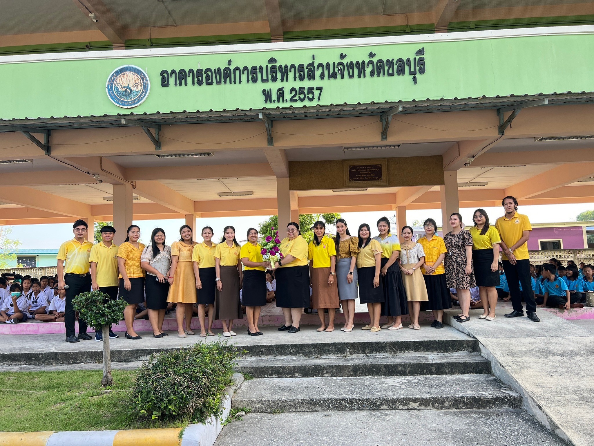 ให้การต้อนรับนางสาวพิมนภา ยาศิริ ที่เข้ารับตำแหน่งครูผู้ช่วย วิชาเอกภาษาไทย