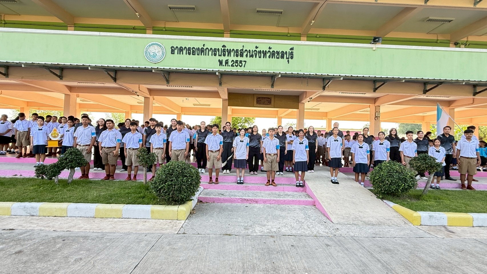 กิจกรรมมอบปลอกแขนให้แก่คณะกรรมการสภานักเรียน