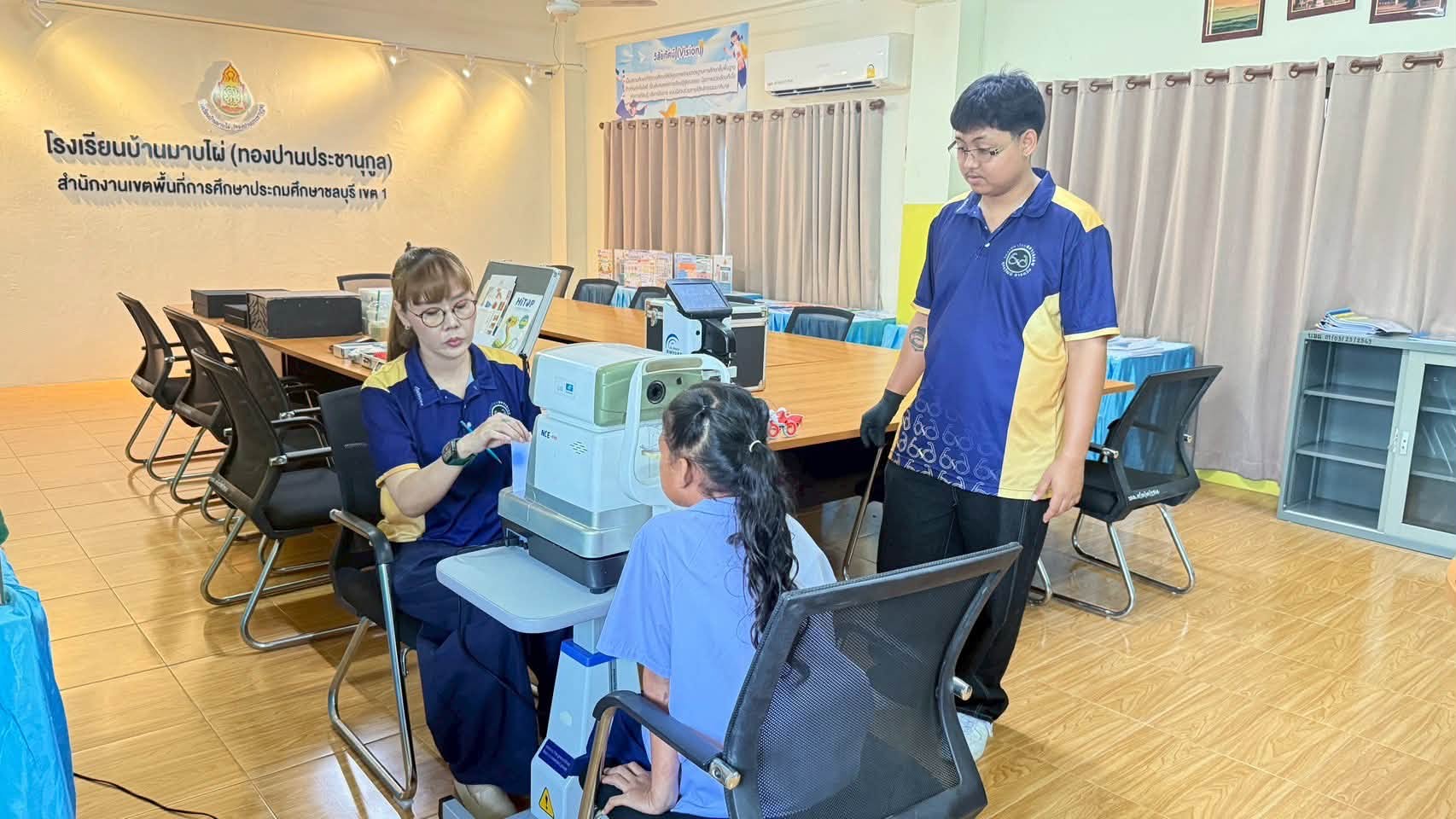 ขอขอบพระคุณ สุทธวัฒน์การแว่น เป็นอย่างสูง ที่ได้ให้ความอนุเคราะห์มาให้บริการตรวจวัดสายตาและตัดแว่นสายตาแก่นักเรียนที่สายตาสั้น