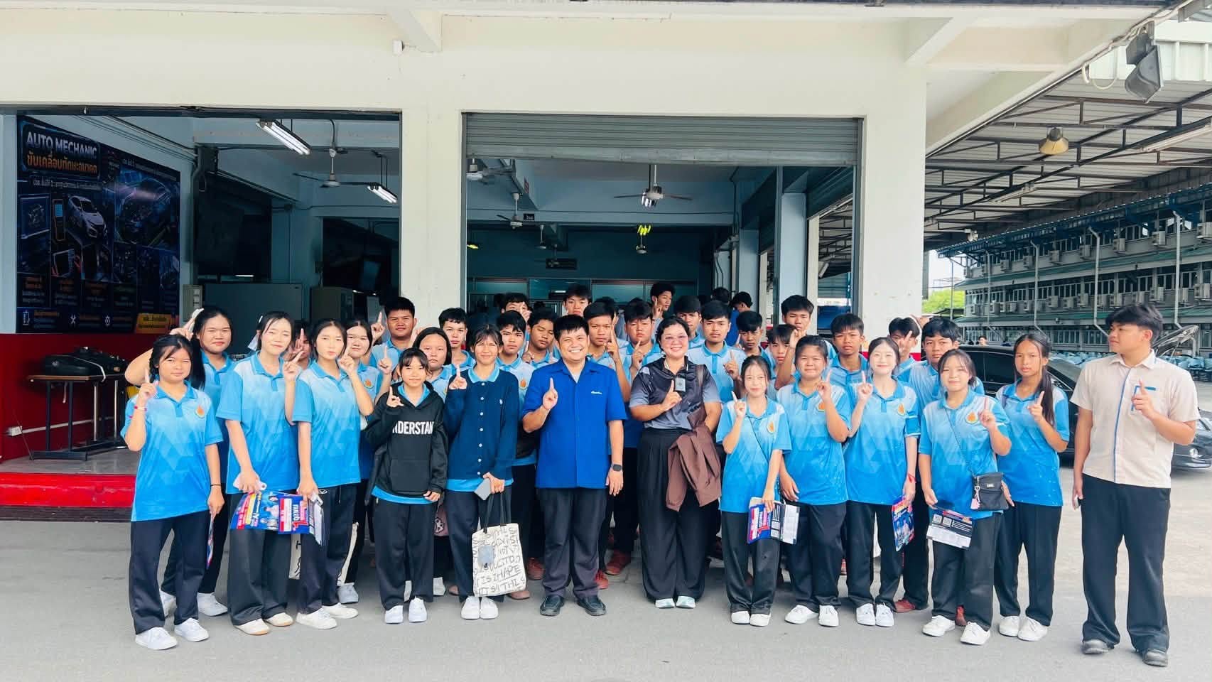 กิจกรรมเปิดประสบการณ์การเรียนรู้ ณ วิทยาลัยเทคโนโลยีภาคตะวันออก (อี.เทค.)